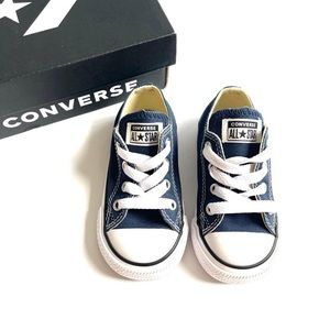 New Baby Navy Converse (5c)
